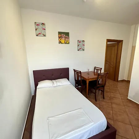 Anel 招待所 Vlorë